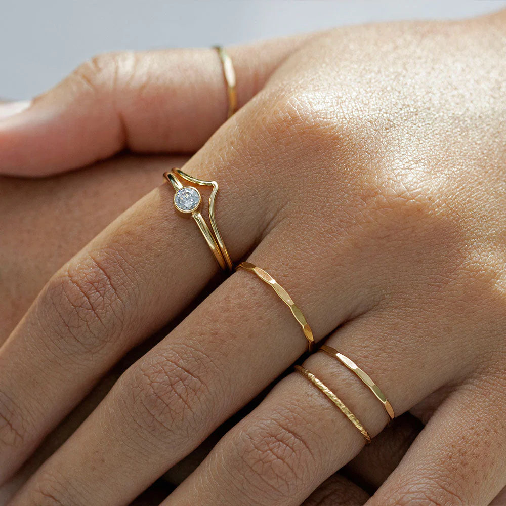 Minimal Solitaire Ring Gold